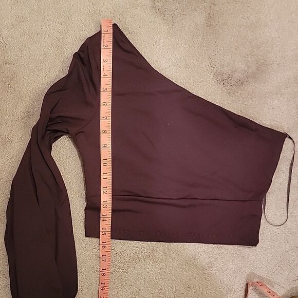 Susana monaco one sleeve cropped top wine color size med - Picture 5 of 8